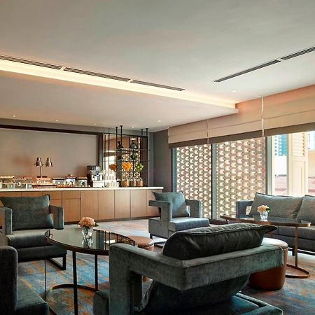 Hotel Stripes Kuala Lumpur, Autograph Collection Εξωτερικό φωτογραφία The Club lounge at Hong Kong International Airport