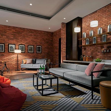 Hotel Stripes Kuala Lumpur, Autograph Collection Εξωτερικό φωτογραφία The Library
