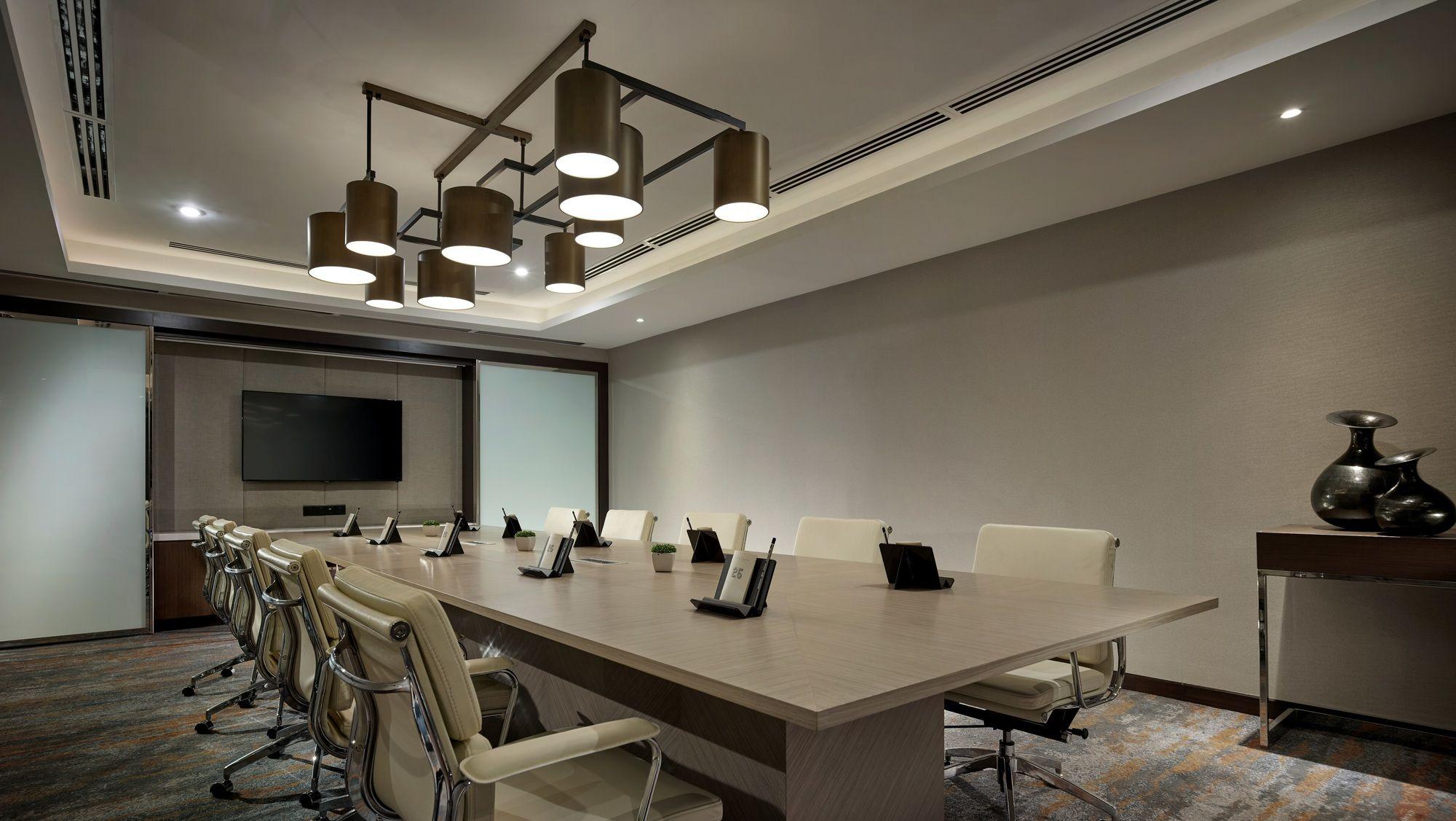 Hotel Stripes Kuala Lumpur, Autograph Collection Εξωτερικό φωτογραφία A meeting room at the hotel