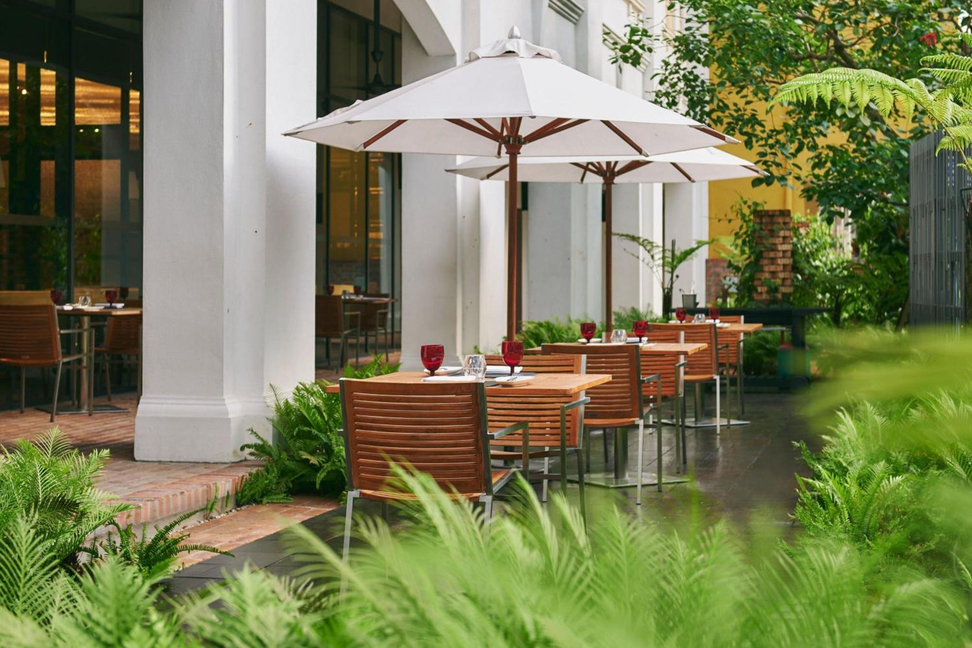 Hotel Stripes Kuala Lumpur, Autograph Collection Εξωτερικό φωτογραφία The Garden Grille