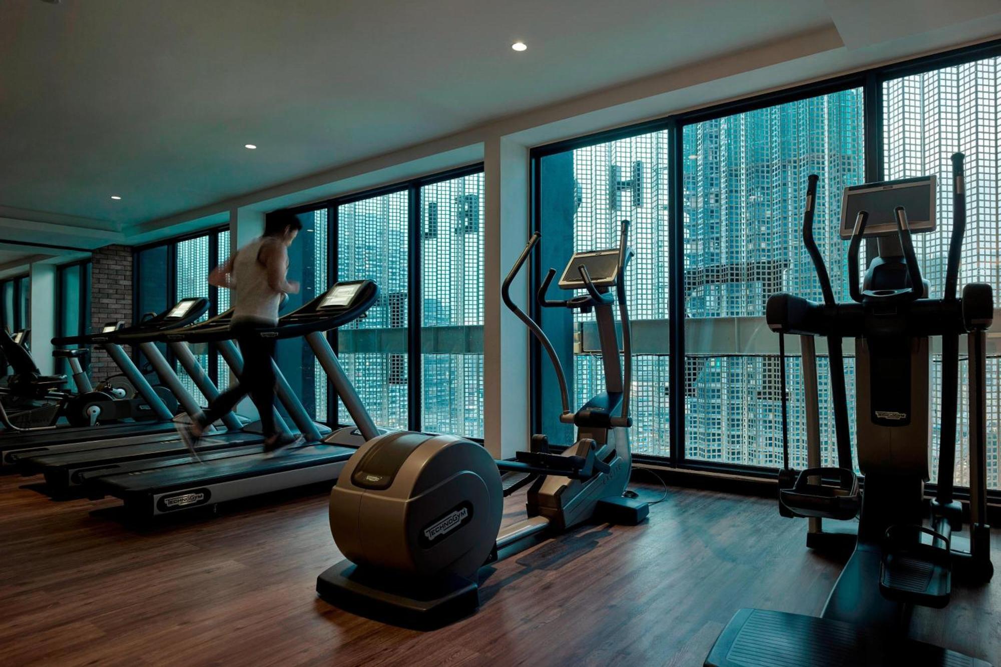 Hotel Stripes Kuala Lumpur, Autograph Collection Εξωτερικό φωτογραφία The gym at the hotel