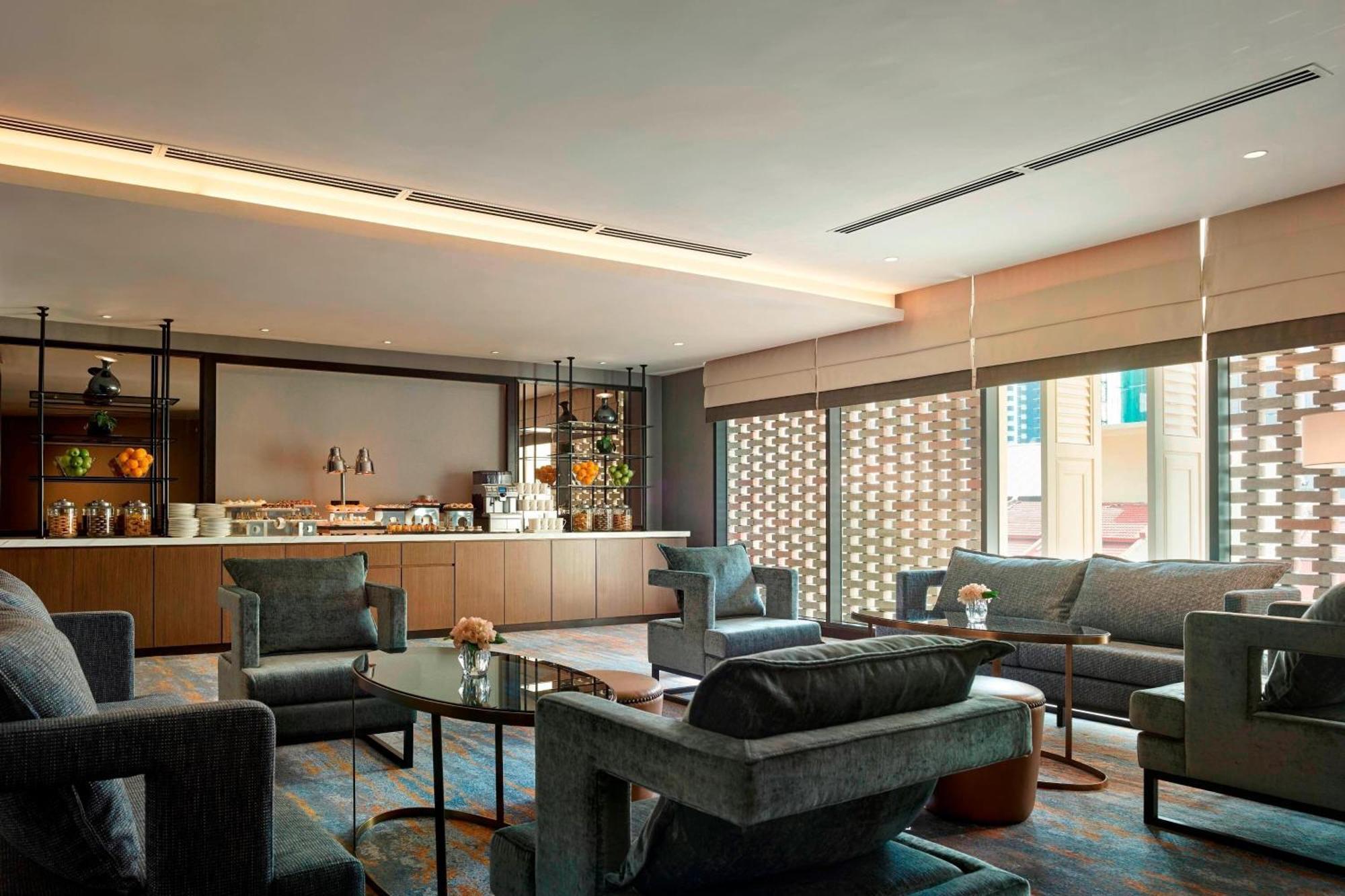 Hotel Stripes Kuala Lumpur, Autograph Collection Εξωτερικό φωτογραφία The Club lounge at Hong Kong International Airport