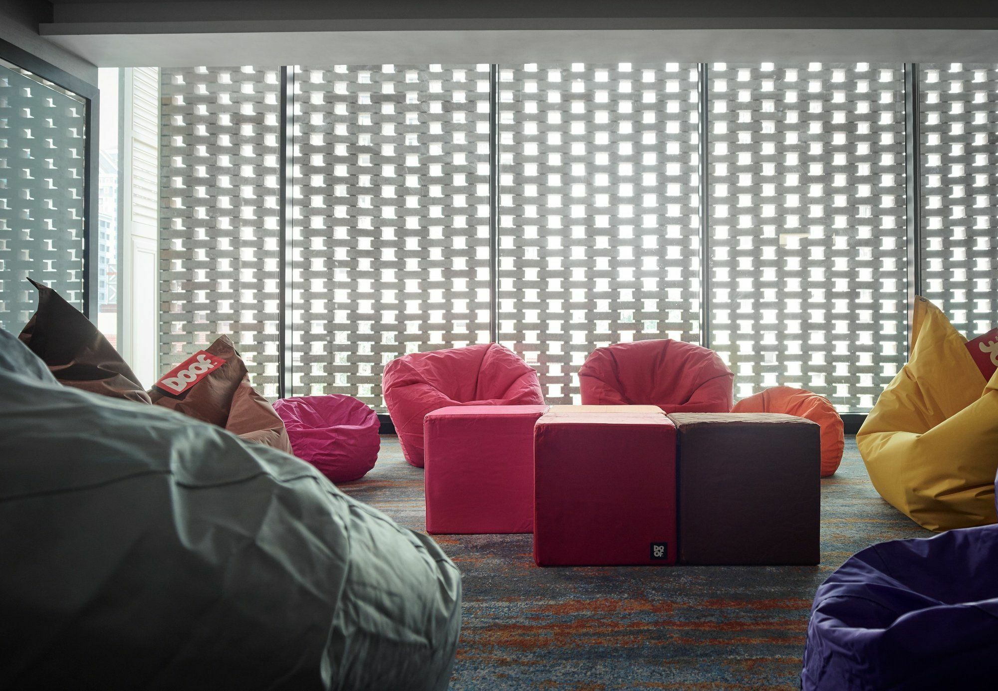 Hotel Stripes Kuala Lumpur, Autograph Collection Εξωτερικό φωτογραφία Bean bag chairs