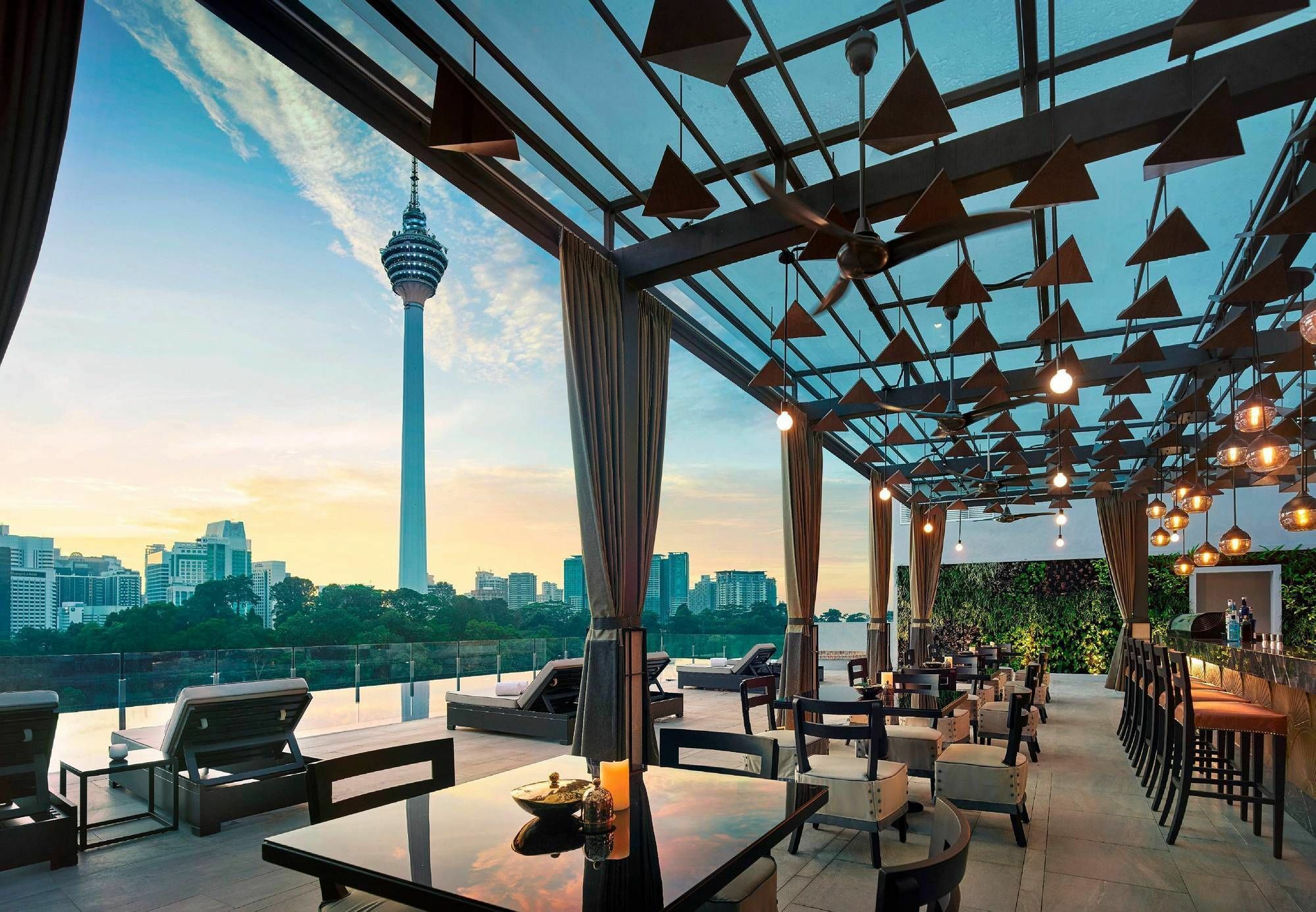 Hotel Stripes Kuala Lumpur, Autograph Collection Εξωτερικό φωτογραφία The 360° Sky Bar